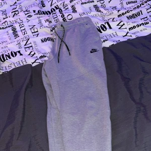 Nike tech fleece  - Rätt så nya, inga skador eller fläckar. 