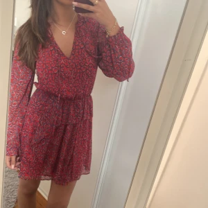 Pepe jeans klänning - Fin klänning från Pepe jeans som aldrig är använd men dessvärre finns inte prislapp kvar