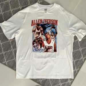 Allen Iverson tee - Storlek XL