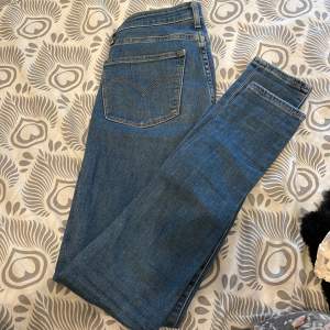 Blåa Levis jeans. Tvätt 721. High Rise skinny. Storlek W24 & L30