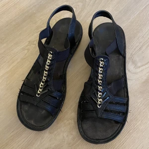 Rieker sandaler 37 - Komfortabel sandal i gott skick 