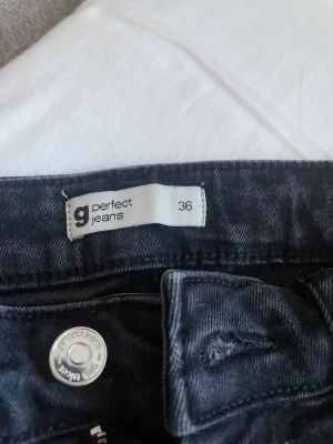 Jeans  - Gina tricot jeans bara provade 😊