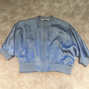 Zara kort ärmar jacka!  - Funkar även som tröja