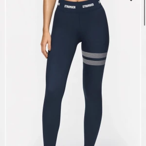 Stronger Tights  - Säljer dessa stonger tights i mörkblå färg. Kontakta för fler bilder🤗