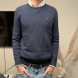 Ralph Lauren stickad tröja - Storlek S Skick 9/10 Orginalpris 1800kr Om du har några som hälsa frågor eller funderingar så är det såklart bara att skriva! :)