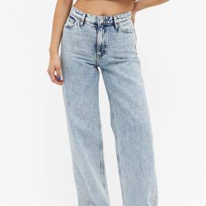 så snygga yoko jeans från monki 😇 strl 27, perfekta i längden på mig som är 170