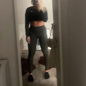 Gymshark tights - Snygga gymshark tights i olivgrön färg. Finns ej att köpa längre. Vital Seamless kollektionen. 