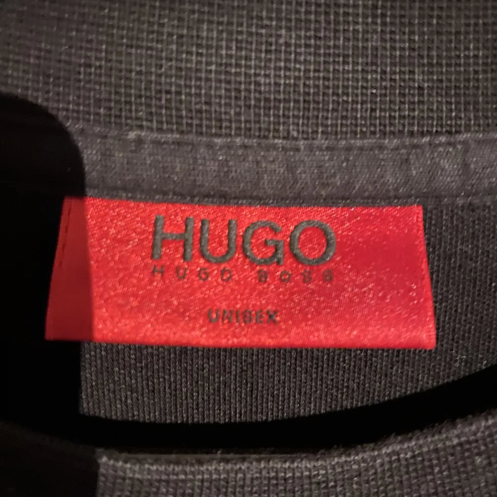 Hugo Boss tröja i storlek S.. Tröjor & Koftor.