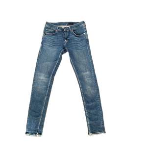 Jeans från tiger of Sweden, storlek W 30 L 32, skick 9/10. Nypris 1800, skriv vid funderingar🙌