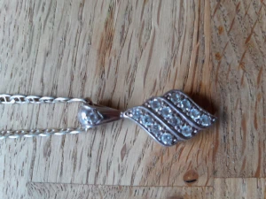 Silver med briljanter - Handgjort unikt smycke. 1.8 x 1.3 cm och 12 briljaner