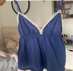 Odd molly linne - Säljer mitt jätte fina blåa odd molly linne då det ej kommer till användning💞 storleken är 2 som motsvarar M! Lånade bilder. 