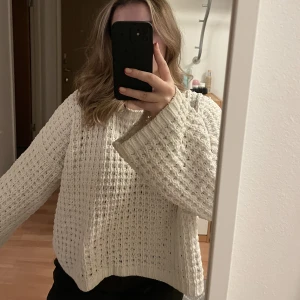 Stickad tröja - Sjukt fin och mjuk stickad tröja från bikbok. Inte använt så mycket.  Storlek M