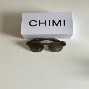 Chimi solglas ögon 01 grön, knappt använda. Kvitto finns tillgängligt 