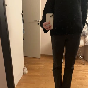 Mid rise straight jeans  - Superfina mid rise jeans från weekday, de heter tving 