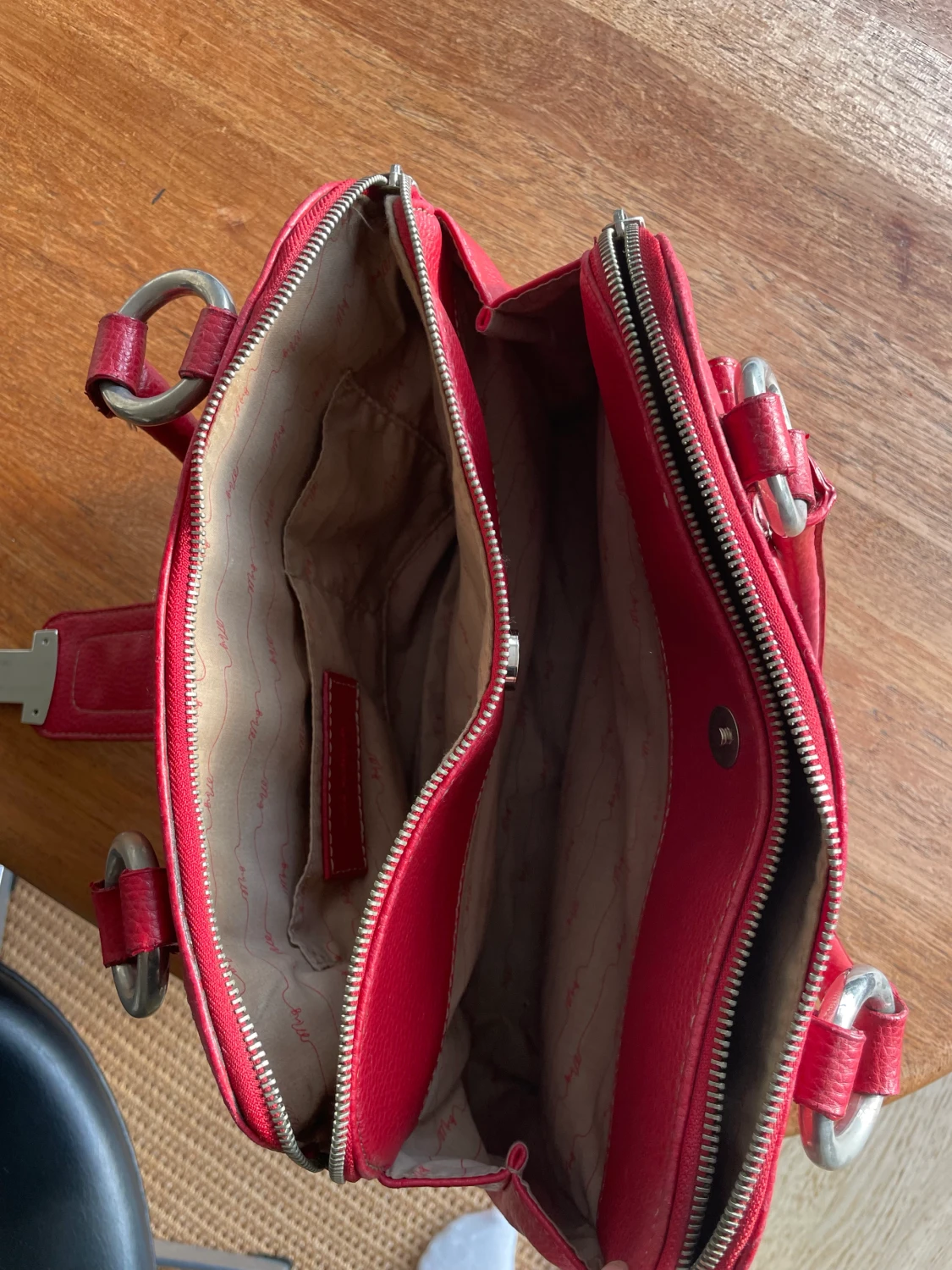 Cherryred 🍒axelväska, i läder - 90