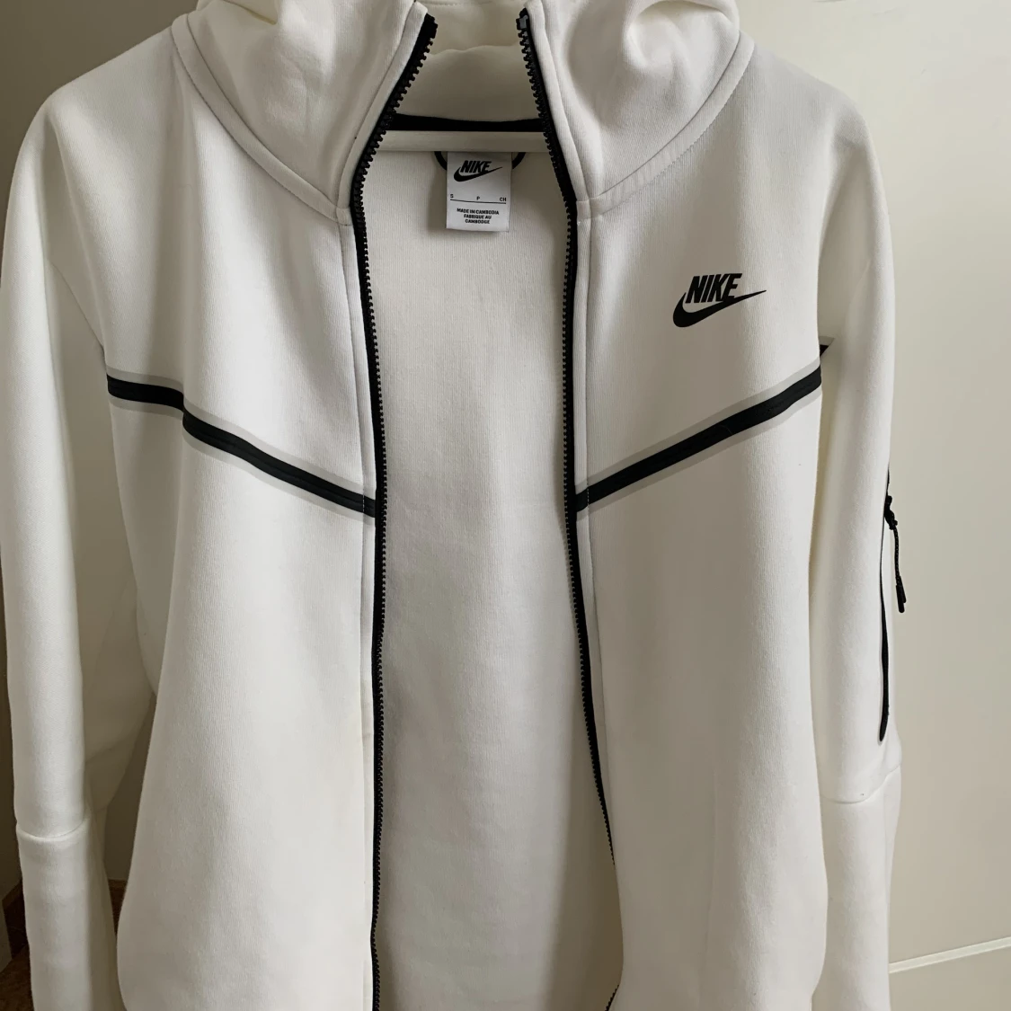 Vit Nike tech fleece - 90