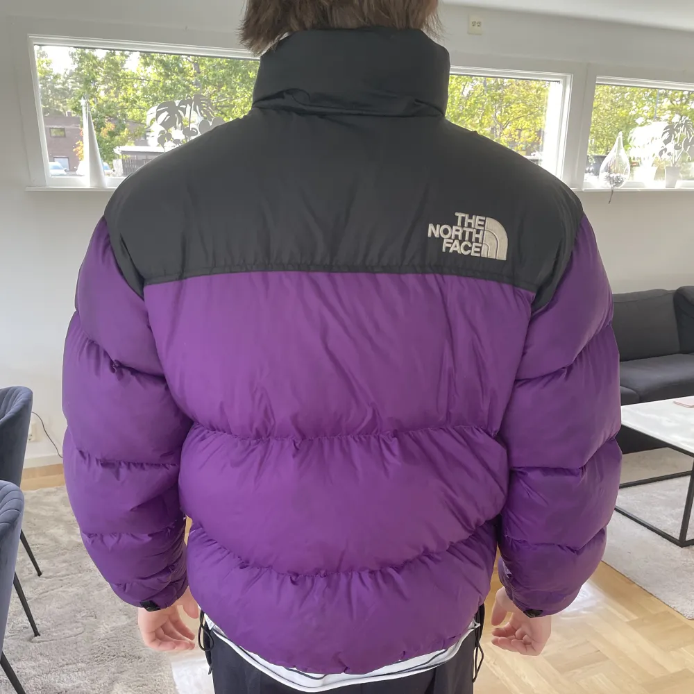 Säljer nu min The north face jacka pågrund av att den inte kommer till användning. Jackan är använd 1 vinter och är så gott som i nyskick utan något slitage. Köpt från deras egna hemsida för 3200kr. Priset kan diskuteras, hör av er om ni är intresserade👍🏼. Jackor.