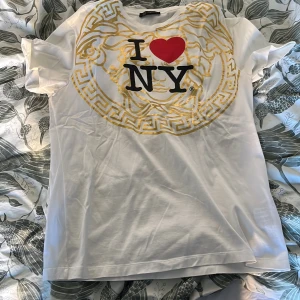 versace t-shirt  - Fin versace t-shirt bra skick 