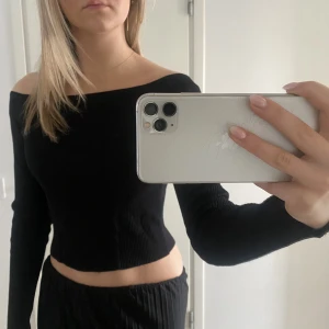 En söt topp  - Söt topp från NA-KD, använd ca 3 ggr☺️Är i storlek M men skulle säga att den är liten i storleken så ksk en xs-s egentligen!