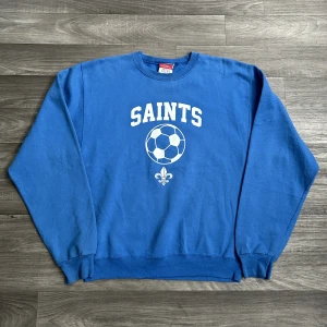 Champion Saints Sweatshirt  - Snygg champion college sweatshirt i storlek S! Bara att skriva om du undrar över något🙏