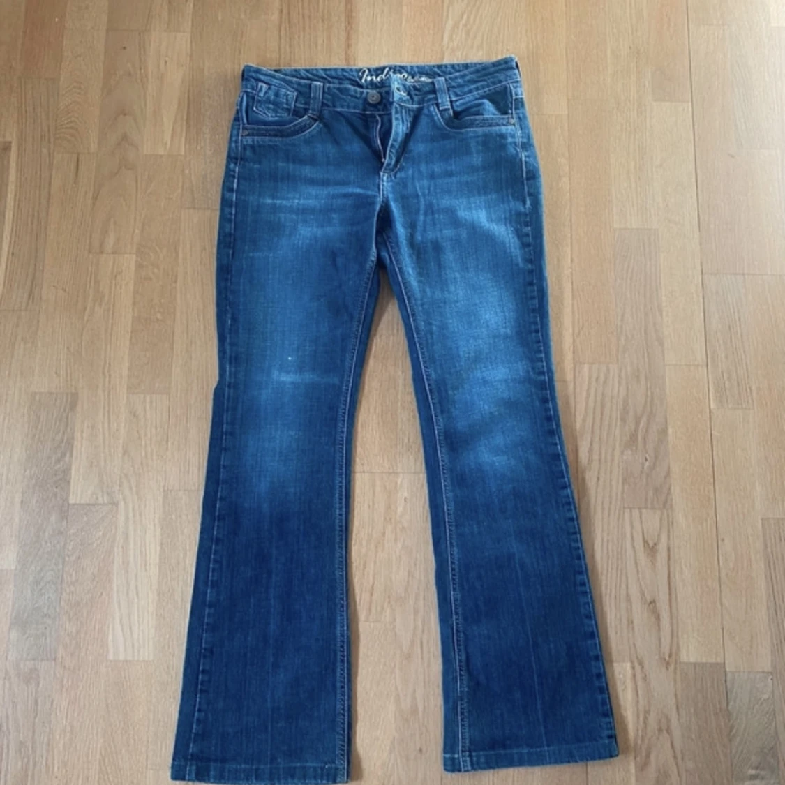 Lågmidjade bootcutjeans
