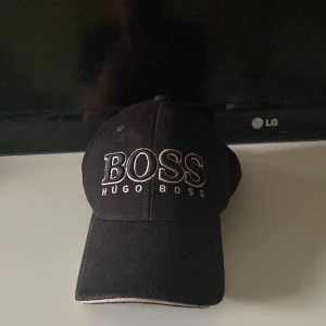 Hugo boss keps - Säljer min hugo boss keps pga brist på användning, den är i bra skick.