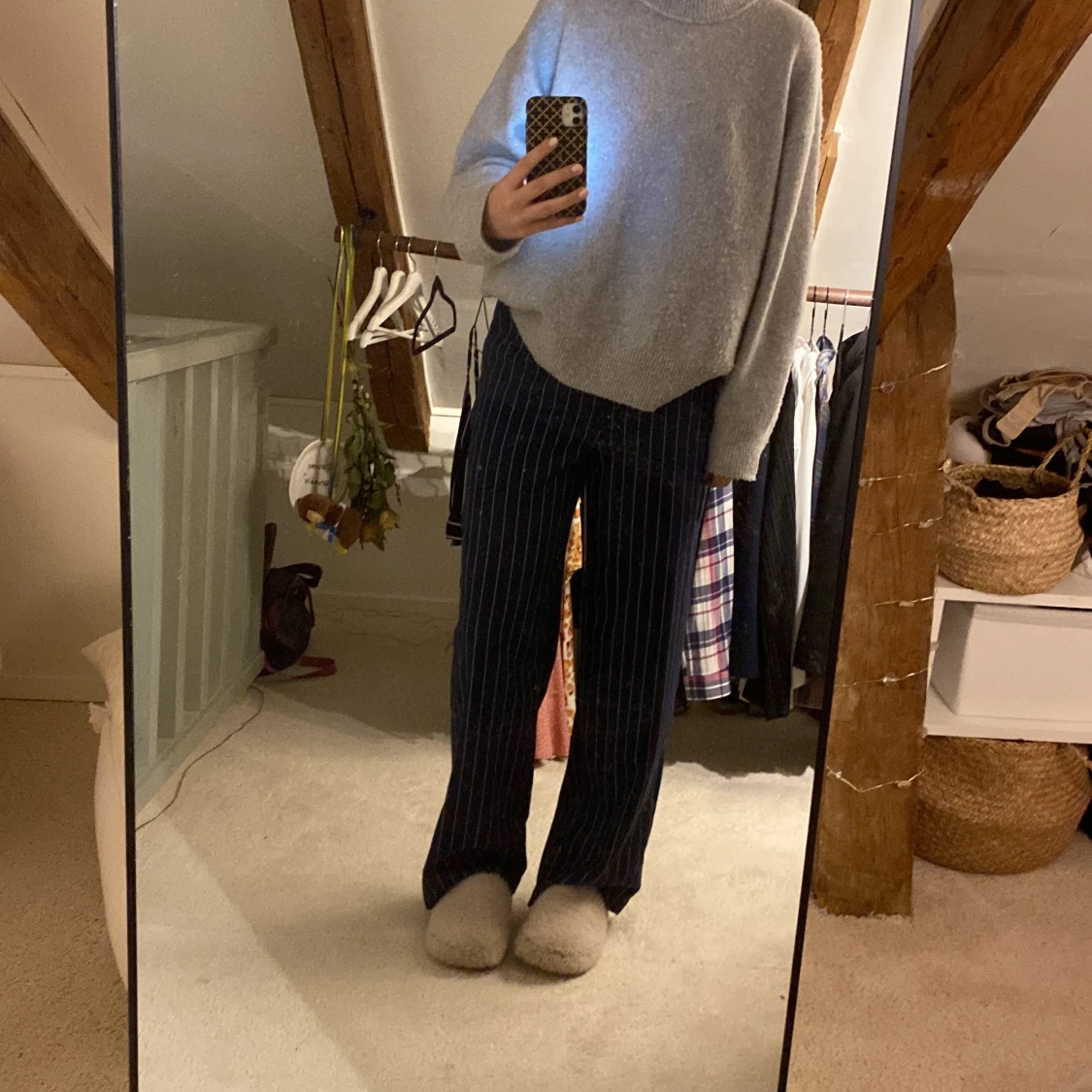 Blå-och vitrandiga kostymbyxor 