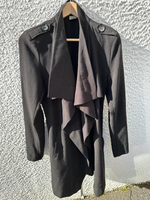 Svart kappa - Storlek M