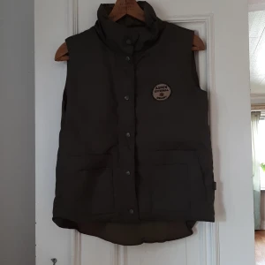 Väst veromoda strl S - En väst från veromoda storlek s 