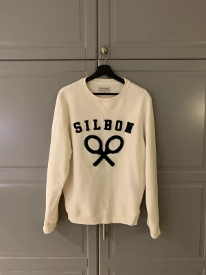 Tröja  - Tröja från silbon mysig o najs passform, köpt för 799 o knappt använd sen dess, storlek M 