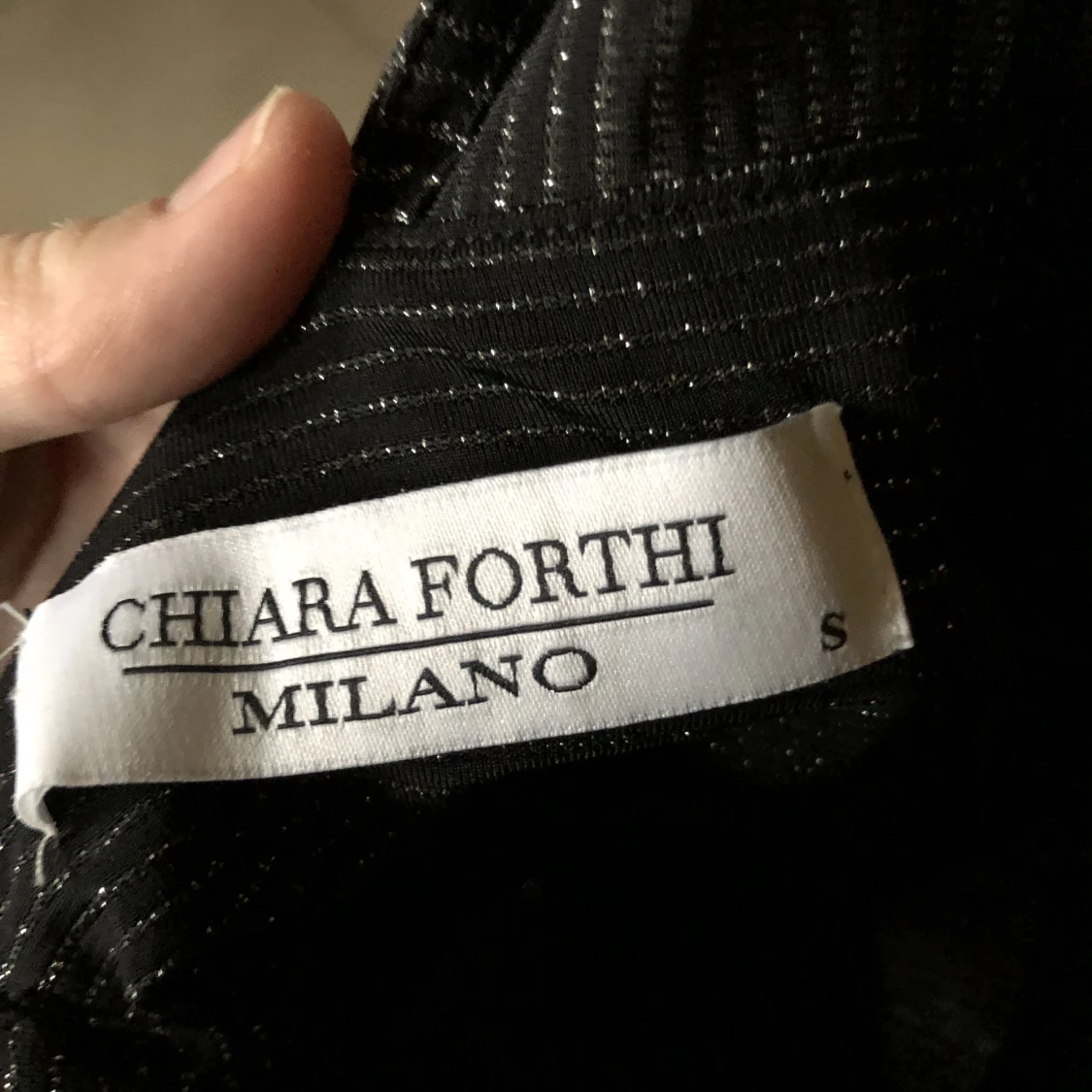 Silvrig/svart klänning storlek S från bubbleroom  - 91