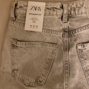 Helt nya Zara Jeans straight fit st32