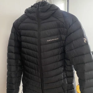 Peak Performance Jacka - Peak Performance Jacka  Skick 8/10 Hör av er så kommer vi överens om ett gemensamt pris:) 