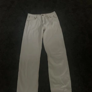 Beige jeans - Beiga/vita jeans, bra skick, skit snygga!