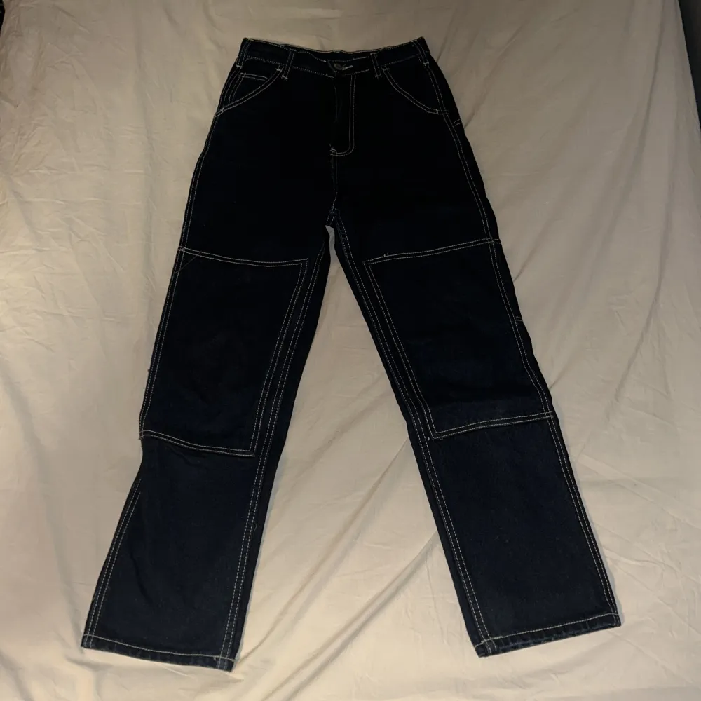 snygga jeans från brandy melville! säljer för billigt pris!!! original pris: 600. Jeans & Byxor.