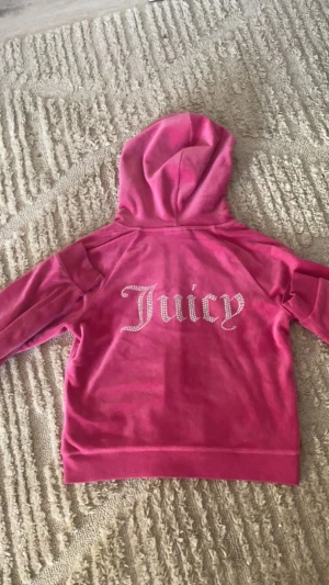 Rosa jucie kofta  - Inga skador nästan aldig änvänt 