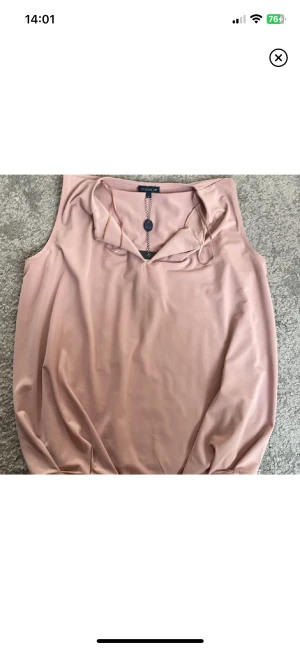 fin blus  - Fin blus från märket Stock lm aldrig använd Storlek M