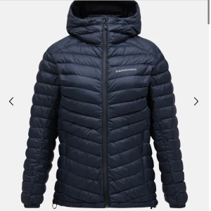 Vinter jacka - Säljer nu min Peak jacka då den inte kommer till användning längre💕 säljer för 500kr + frakt🫶🏼