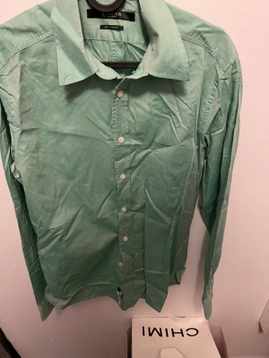 Tiger of Sweden skjorta  - Skicket är nästan intill oanvänd  Behövs bara strykas 