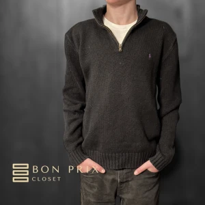 Ralph lauren halvzip - Riktigt snygg halvzip från Ralph lauren helt perfekt nu till vintern.❄️ storlek XS. Modellen på bilden är 169💫  Skriv vid frågor eller funderingar🤝