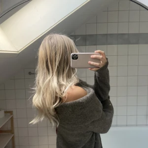 Off shoulder tröja hm - Använd 1 gång, är storlek xs men sitter som s 💗 pris kan diskuteras