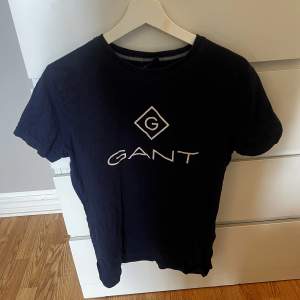 T-shirt från gant, använd men fint skick 