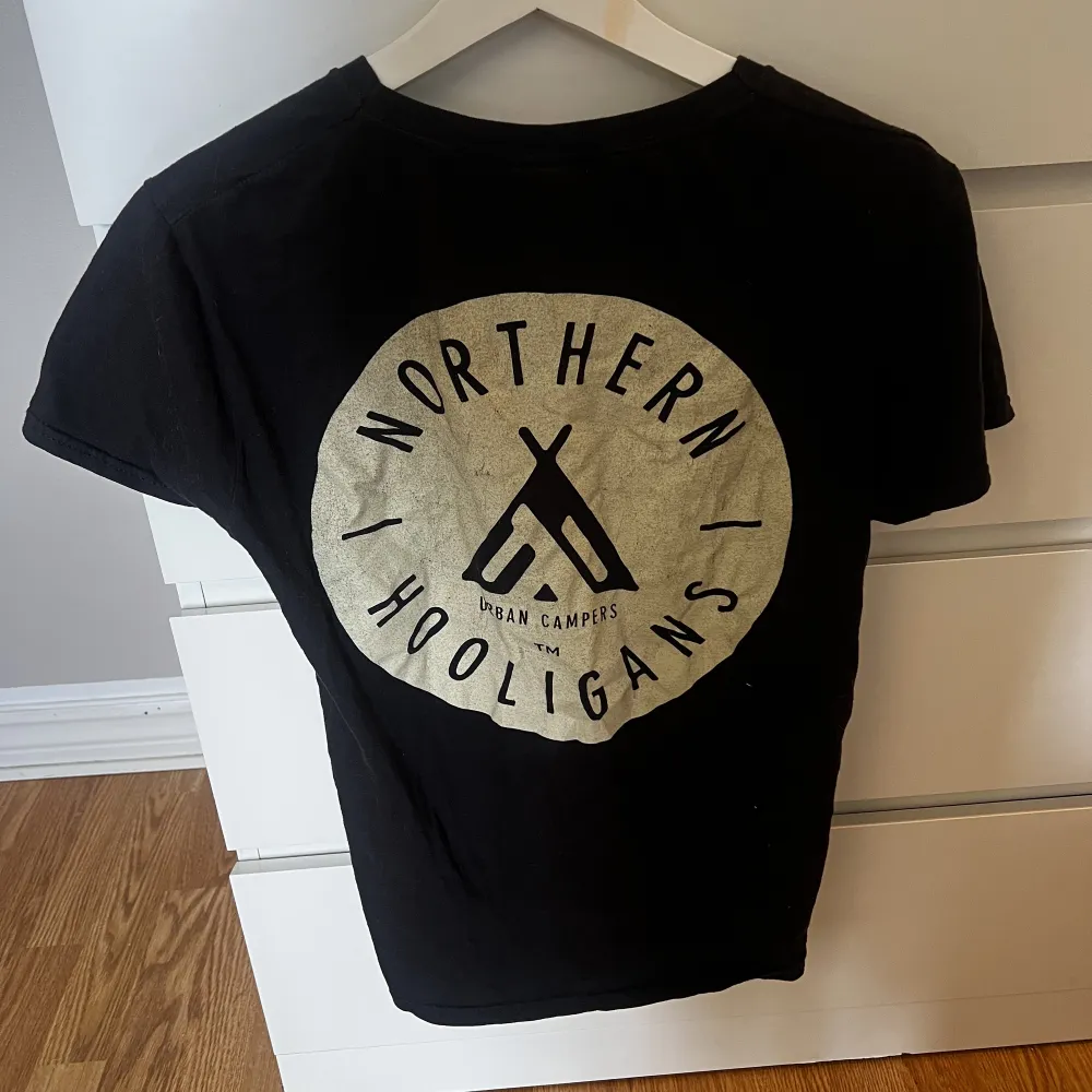 T-shirt från Northern hooligans använd men fint skick . T-shirts.