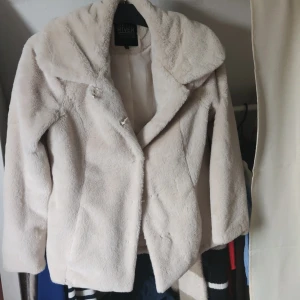 Päls jacka - Fejk päls jacka från soul river i storlek s. Ordinarie pris 500