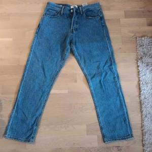 Jack&Jones byxor - Säljer nu mina Jack&Jones byxor då de inte satt riktigt som jag ville. Storleken är 31/32 