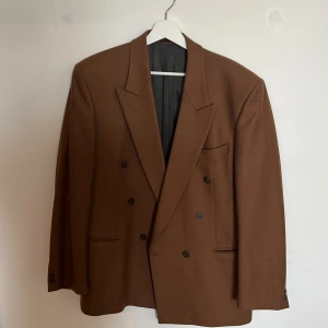 Kavaj oversized - Fin oversize kavaj, har storlek M normalt och sitter snyggt på mig. 