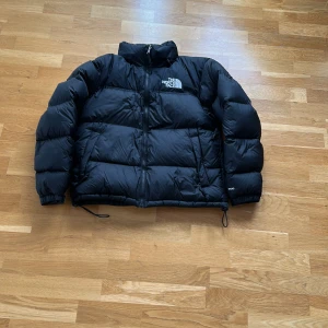 North face puffer - Nästa inte andvänd perfekt skick. Ny kostar den ungefär 3000