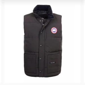 Canada Goose  - Canada Goose väst i storlek S. Västen är i väldigt fint skick! Skriv för fler bilder 💞 Nypris 7300 kr 