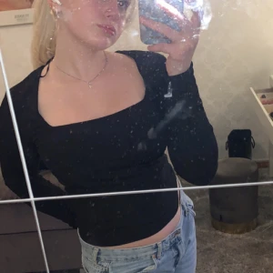 Fin tröja  - Fin tröja i nyskick och säljer den då den inte kommer till användning🤍Kvaliten är lika bra som en helt ny🤍