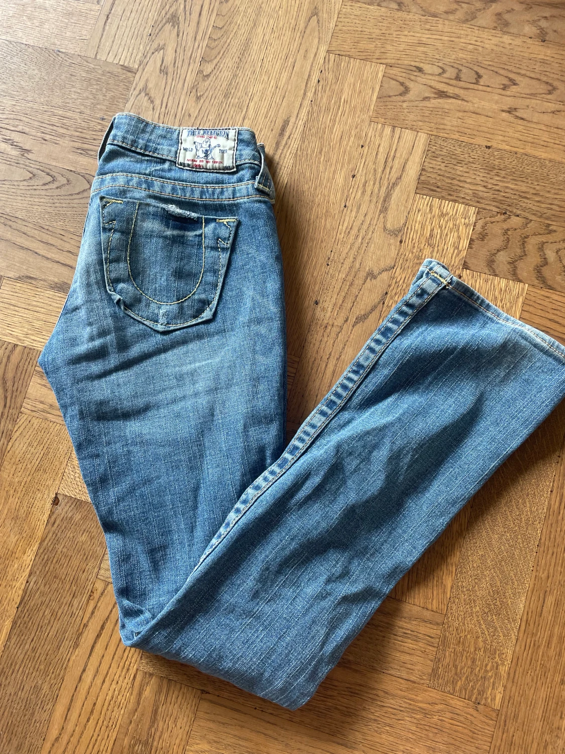 True Religion low waisted jeans med bootcut - 90